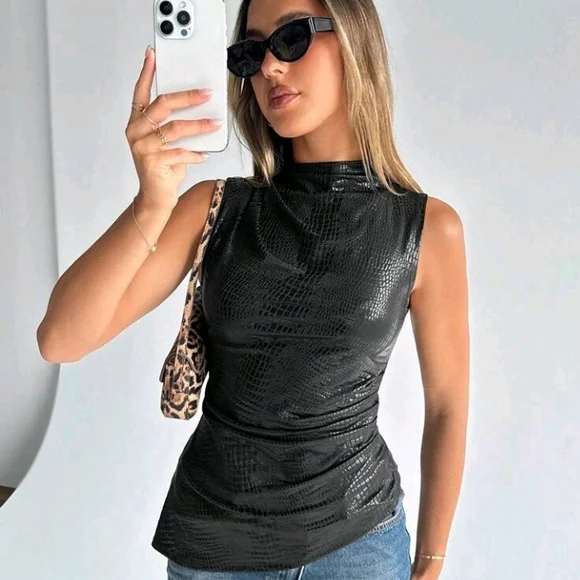 Black Sleeveless Top - Picture 1 of 1
